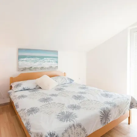 Stunning In Apartment Povljana