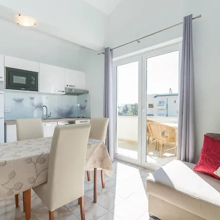 Apartment Stunning In Povljana